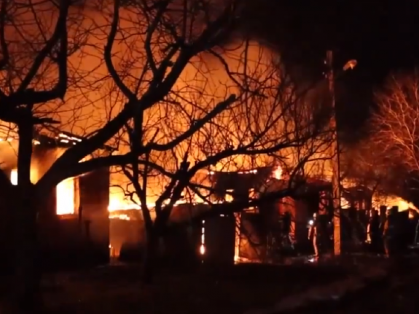 Rusët bombardojnë shtëpitë e ukrainasve – digjen për së gjalli pesë anëtarë të një familje, mesin e tyre edhe tre fëmijë