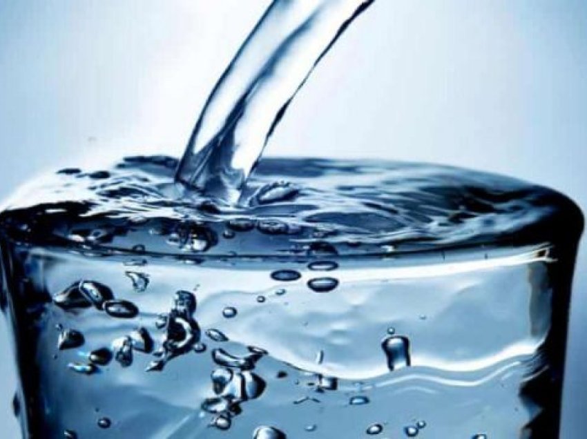 8 gota ujë në ditë ndihmojnë shëndetin e zemrës për dekada