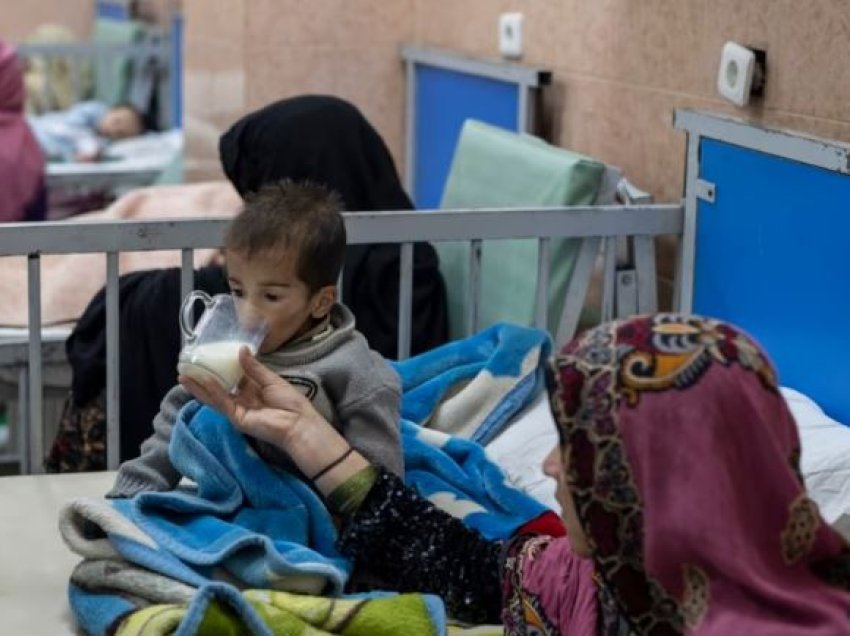 HRW: Mungesa e ndihmës nga jashtë ka shkaktuar krizë shëndetësore në Afganistan