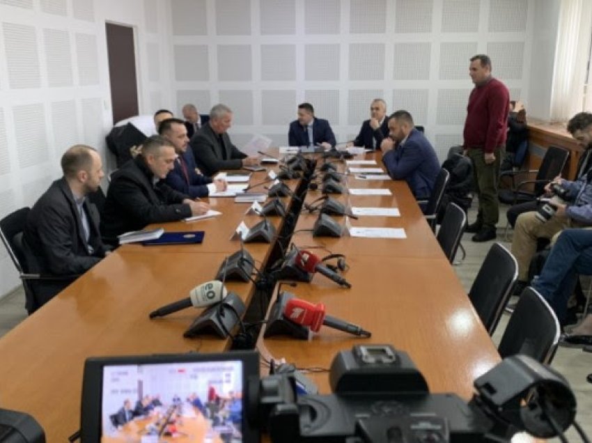 Raportimi i Maqedoncit në Komisionin për Siguri, përplasen deputetë të pozitës dhe opozitës