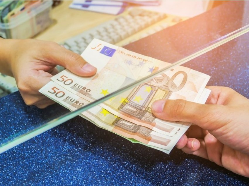 Qytetarët kanë mbi 6.1 miliardë euro depozita në sistemin bankar
