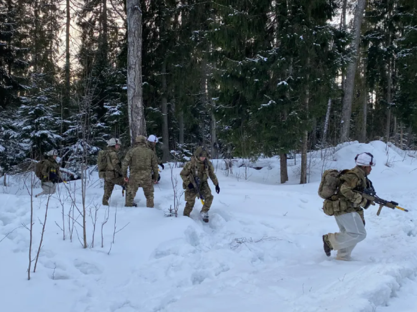 Inteligjenca estoneze: Rusia mund të dyfishojë trupat në kufi, NATO duhet të jetë më e përgatitur për sulm