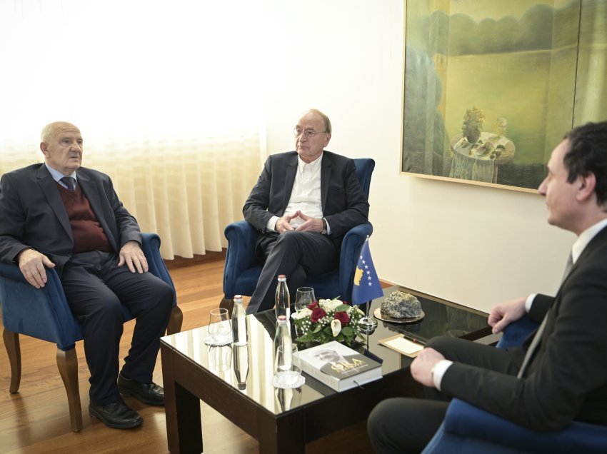 Kryeministri Kurti priti në takim diplomatin gjerman dhe ish-drejtuesin e UNMIK-ut, Joachim Rücker dhe ish-presidentin e Kosovës, Fatmir Sejdiu