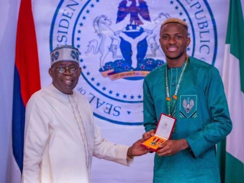 Lojtarët e Nigerisë shpërblehen me apartament dhe tokë nga Presidenti i Republikës