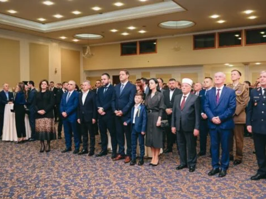 “Festa e bojkotuar nga liderë, funksionarë shqiptarë e maqedonas”, Ambasada e Kosovës në Shkup publikon fotografitë