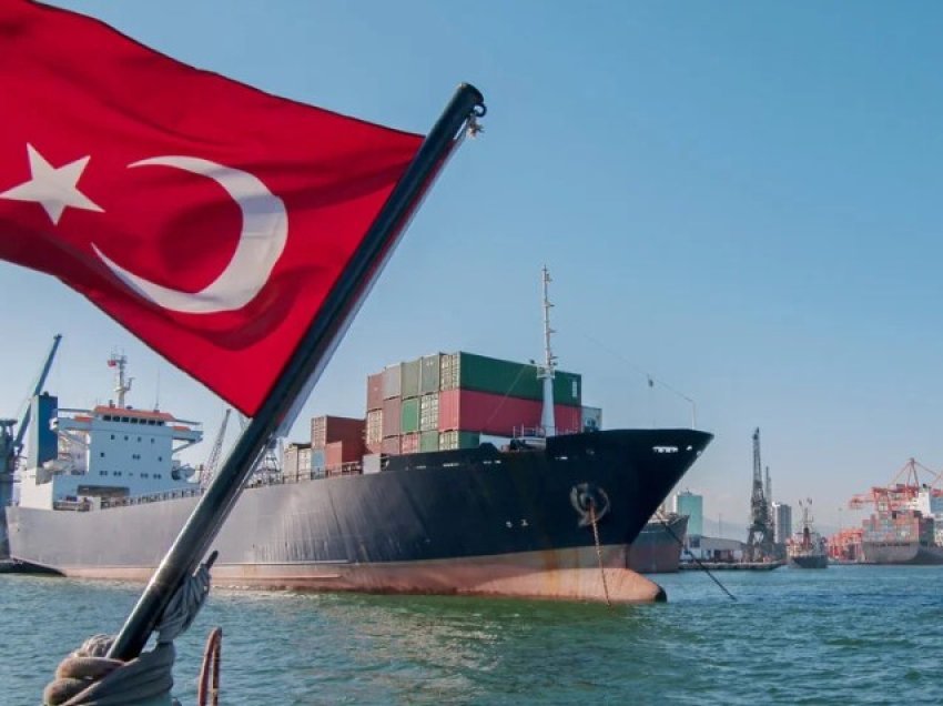 Fundoset një anije mallrash në jug të Stambollit, raportohet për gjashtë të zhdukur