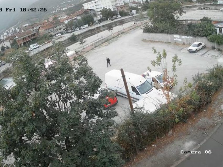 Policia kërkon bashkëpunimin e qytetarëve për arrestimin e grabitësit në Pejë