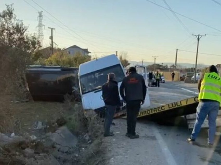 Aksident në Fushë Krujë, makina përplaset me furgonin, dy të plagosur