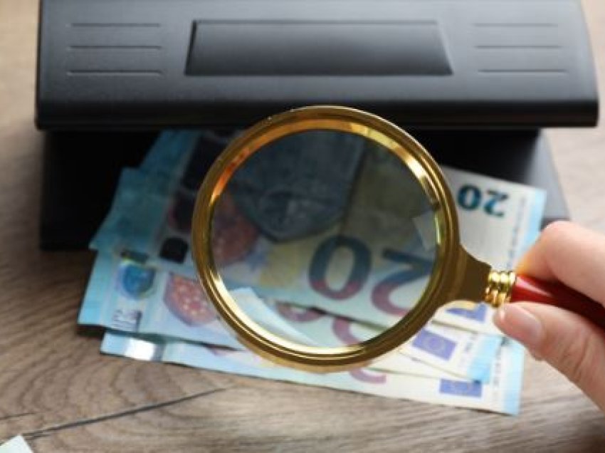 Konfiskohen mbi 2 mijë euro të falsifikuara në një bankë në Prishtinë