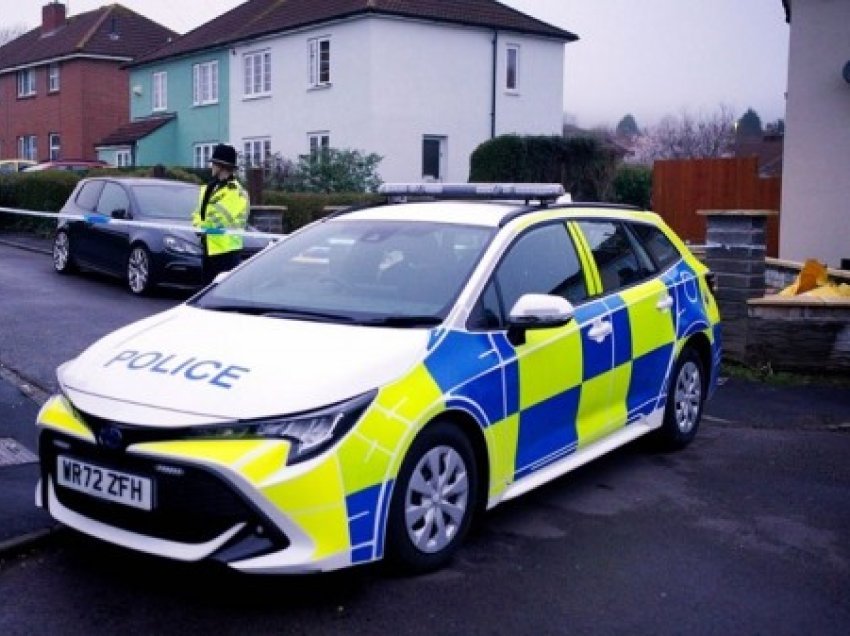 Tragjike në Angli, gjenden të vdekur tre fëmijë të mitur, arrestohet një 42-vjeçare