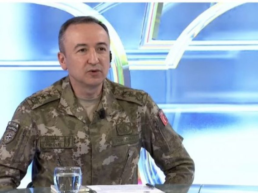 Komandanti i KFOR-it tregon pse takohet me shefin e ushtrisë serbe