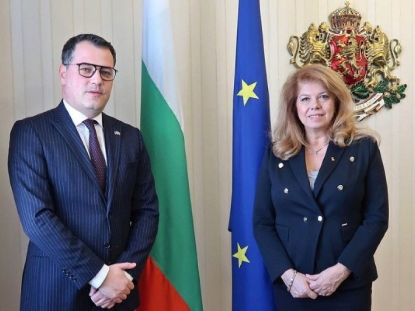 ​Ambasadori Bajraktari takohet me zëvendëspresidenten bullgare, Iotova