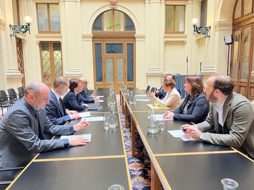 Gërvalla në Austri, takon deputetë të Komisionit për Punë të Jashtme dhe Grupit të Miqësisë Austri-Kosovë