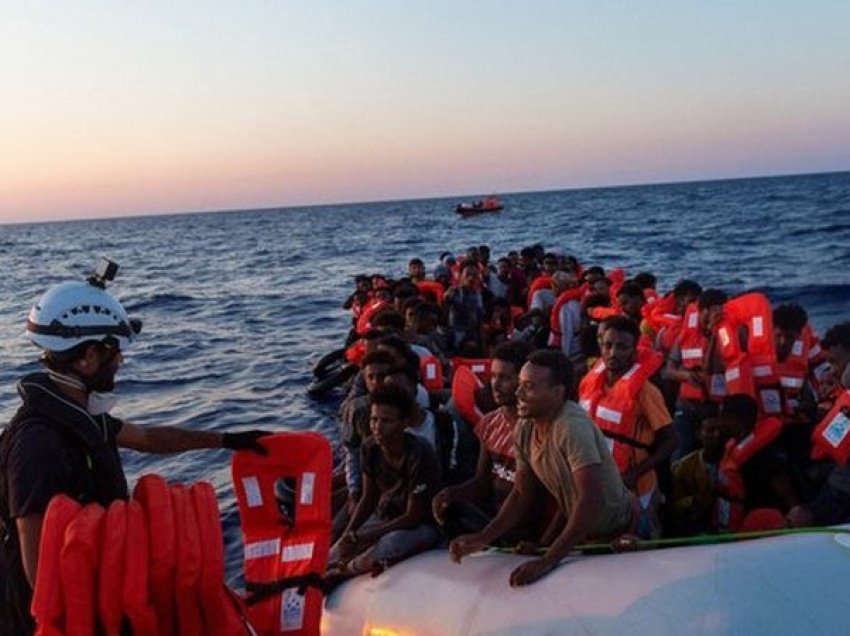Mbytet varka plot me emigrantë, raportohet për 5 viktima dhe disa të plagosur