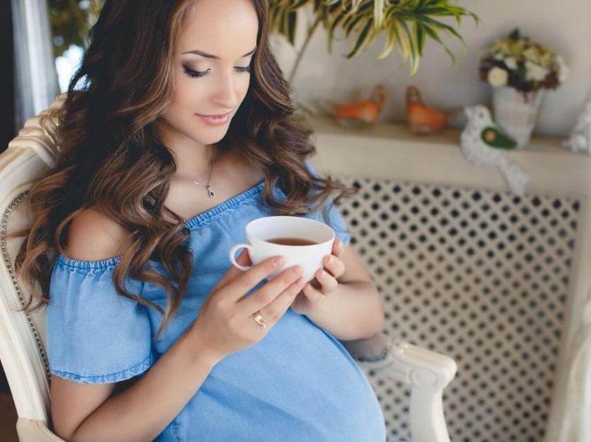 Edhe sasia minimale e kafes ndikon në peshën e lindjes së bebit