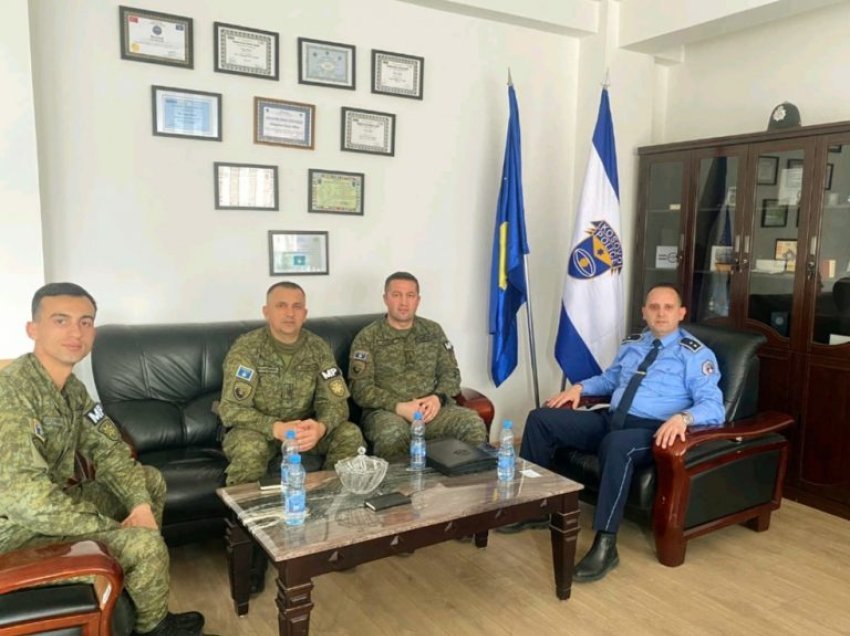Drejtori Rajonal i Policisë në Ferizaj pret në takim Komandantin e Policisë së FSK-së