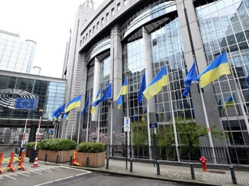 Parlamenti Evropian miraton paketën 50 miliardë euroshe për Ukrainën – shumica e parave nuk janë ndihma