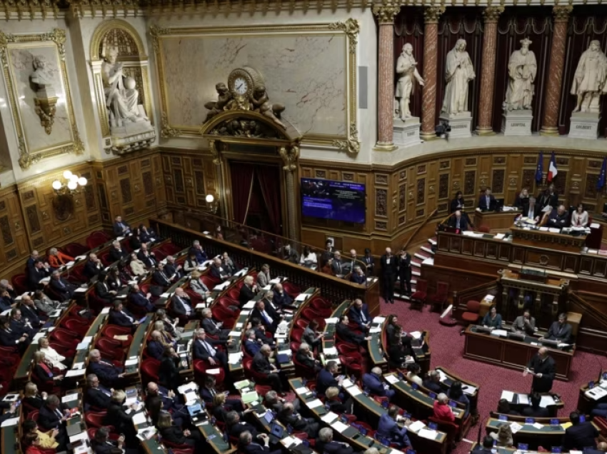 Senati francez e aprovon një projektligj që e bën abortin të drejtë kushtetuese