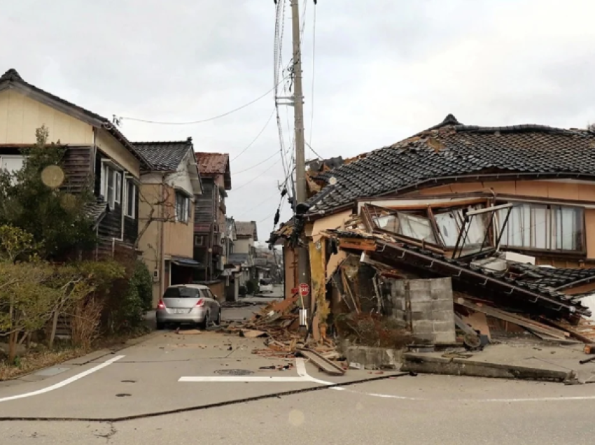Video tronditëse e tërmetit në Japoni/ Rrugë të çara në dysh, njerëzit të tmerruar nga lëkundja