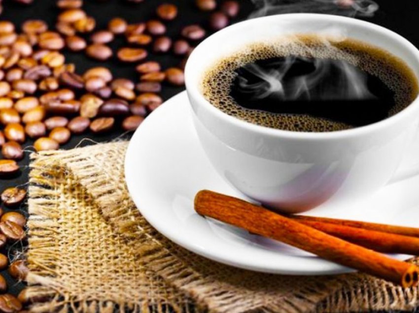 9 arsyet se përse duhet ta pini kafen e mëngjesit me kanellë!