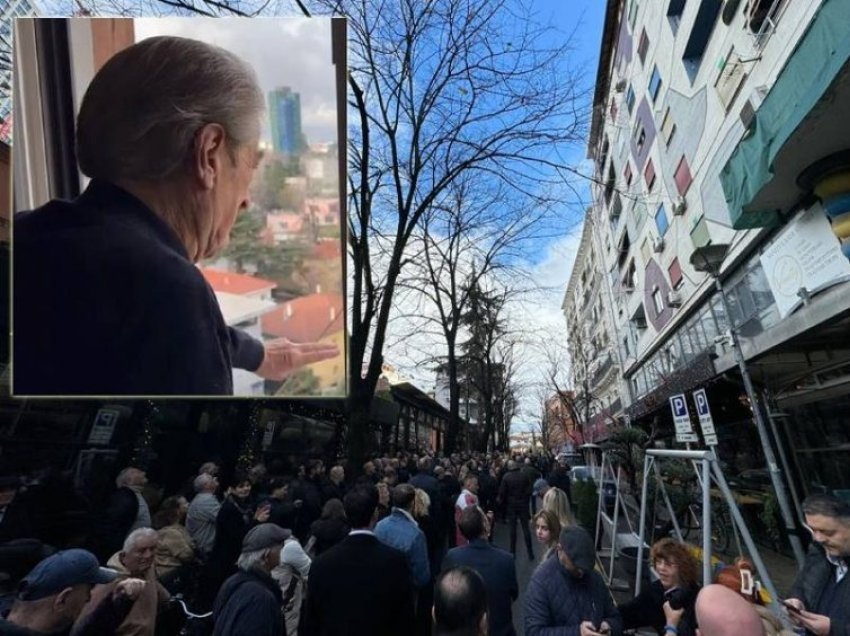 Izolimi i Berishës, deputetët demokratë mblidhen sërish poshtë ballkonit të liderit të opozitës