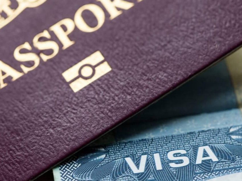 Serbët e Kosovës me pasaporta të “klasit të dytë”