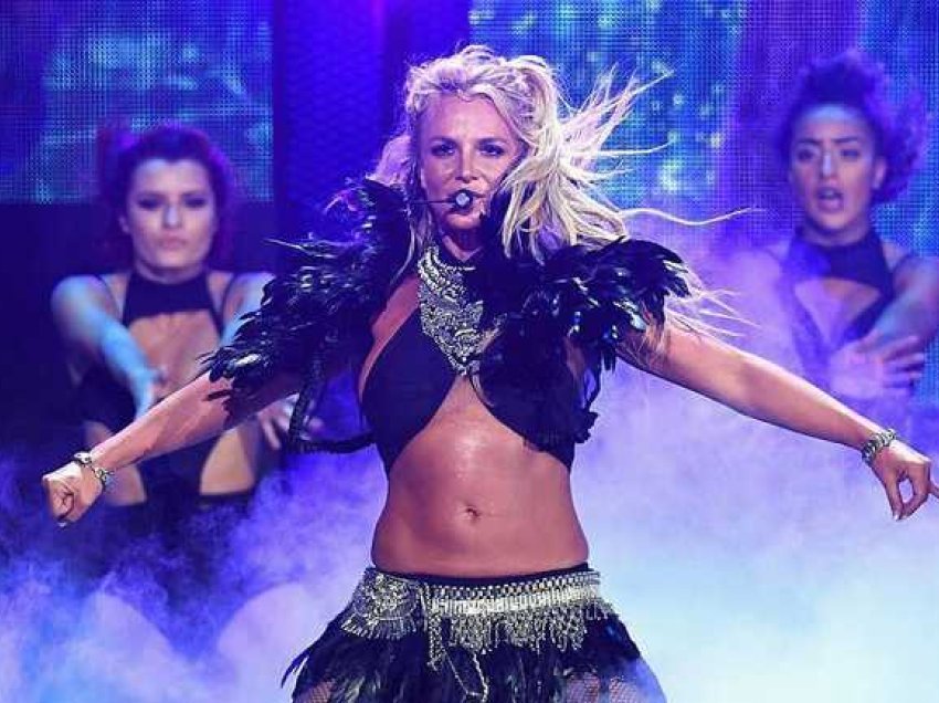 Britney Spears mohon thashethemet për albumin e ri 