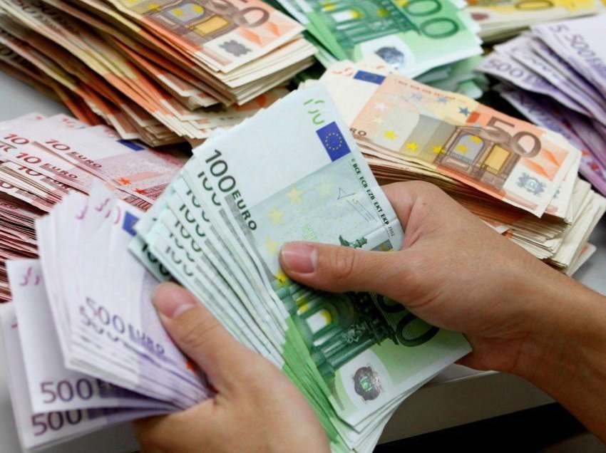 Rimëkëmbet euro/ Java e parë e janarit nis me rritje për valutat e huaja