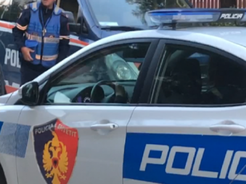 Shisnin lëndë narkotike të ndarë në doza në Korçë, bien në pranga dy të rinj