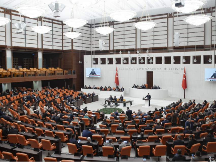 Parlamenti turk, së shpejti debat për kërkesën e anëtarësimit të Suedisë në NATO
