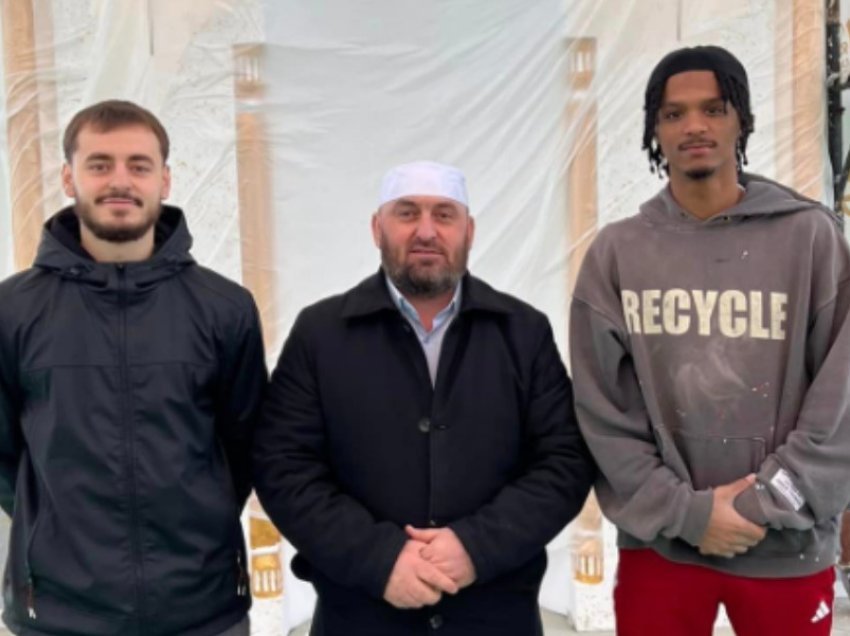 Basketbollisti nga Amerika konvertohet në mysliman në Suharekë