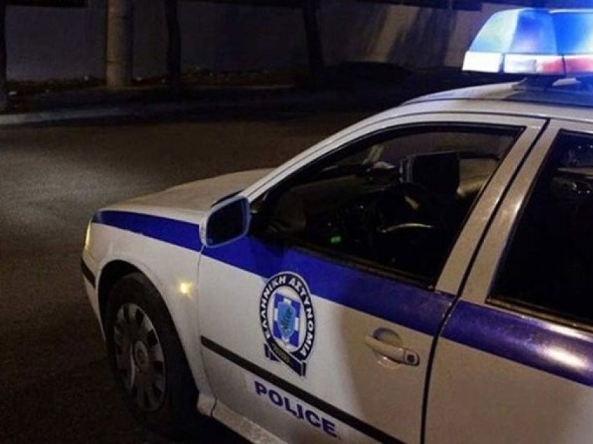 Arrestohet shqiptari në Greqi, ja çfarë i gjeti policia gjatë kontrollit