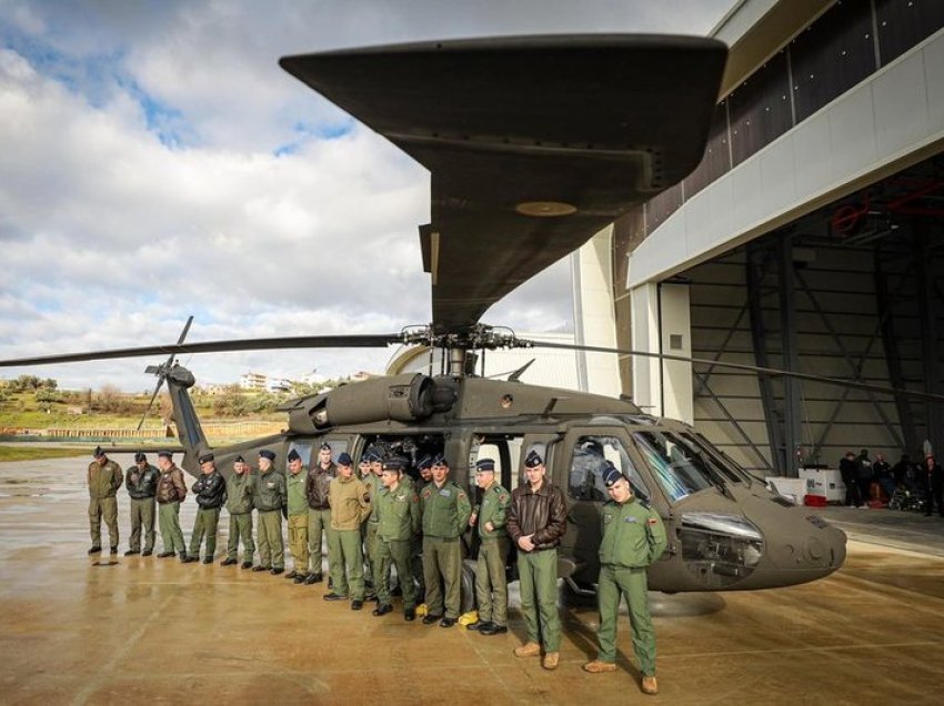 Ushtria merr në dorë helikopterët amerikanë “Black Hawk”, SHBA premton se do të rrisë mbështetjen për mbrojtjen shqiptare