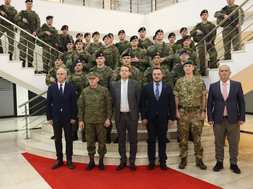 Pjesëtarët e FSK-së nisen për Britani për përgatitjen e ushtarëve të Ukrainës