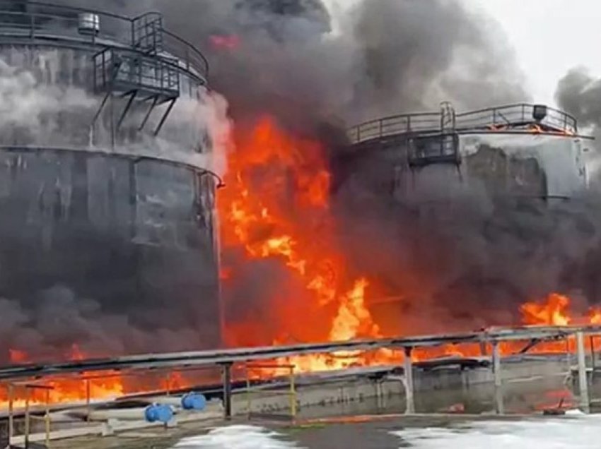 Ukrainasit shkatërrojnë katër rezervuarë të naftës në Rusi