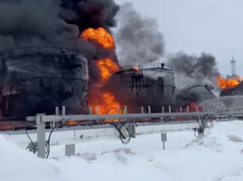 Kievi: Sulmi në depon ruse të naftës është pjesë e një hakmarrjeje ‘të drejtë’