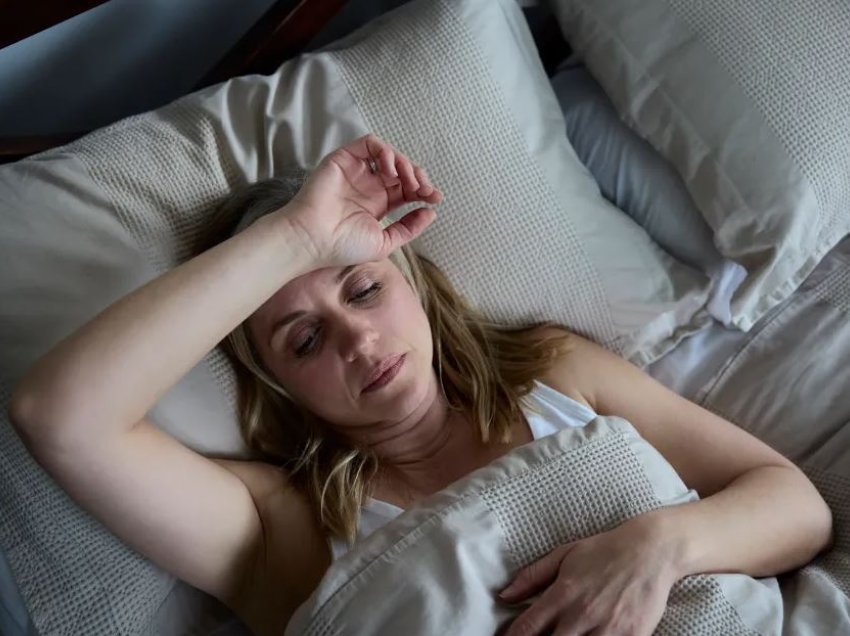 Studim: Mungesa e gjumit mund t’ua shkatërrojë jetën seksuale