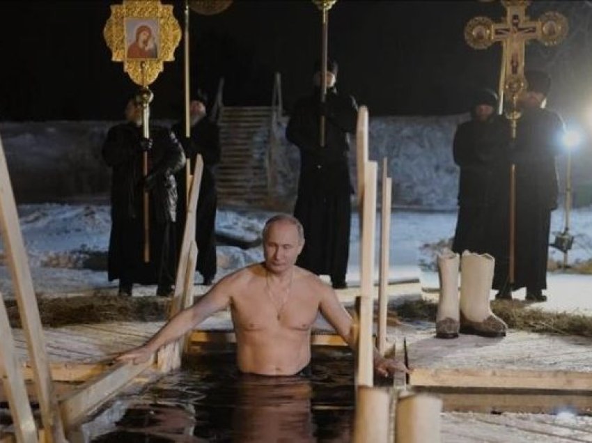 Nën temperatura -14 gradë celcius Putini zhytet në ujin e akullt, ja arsyeja 