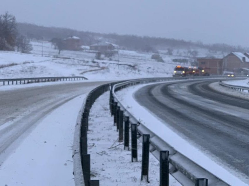 Reshjet e borës, kjo është gjendja e rrugëve në Kosovë