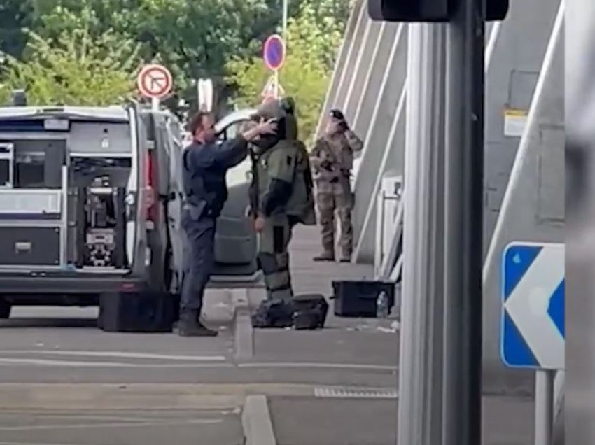 Alarm për bombë në aeroportin e Baselit, mbyllet përkohësisht