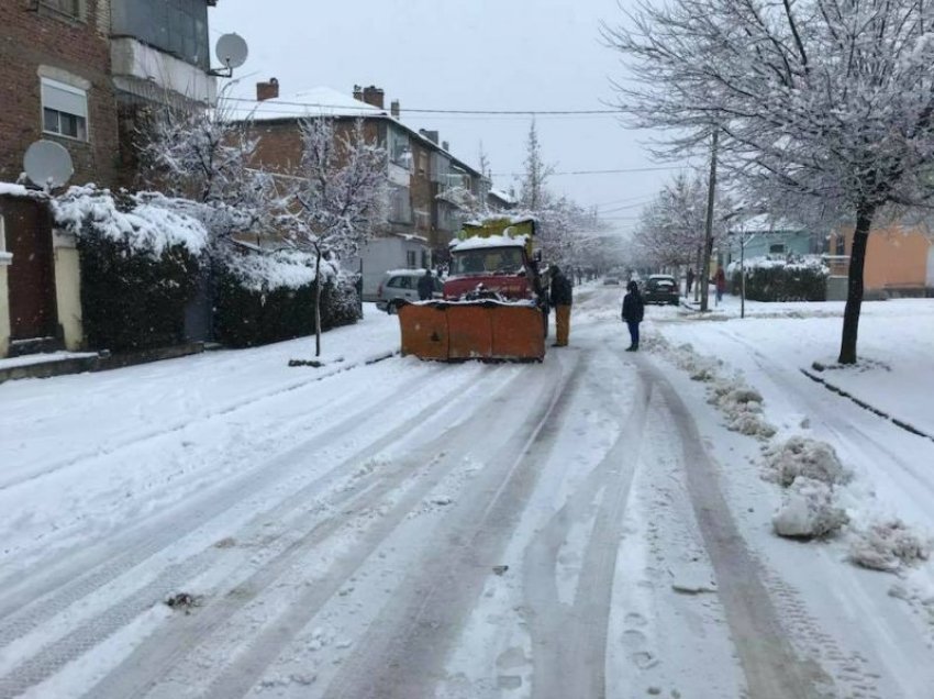 Ndalen reshjet e dëborës, por temperaturat ulen gjatë natës deri në -11 gradë - ja si paraqitet situata në qarkun e Korçës