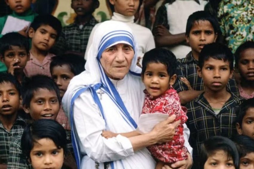 44 vjet nga nderimi i Shën Nënë Terezës me çmimin më të lartë të Indisë