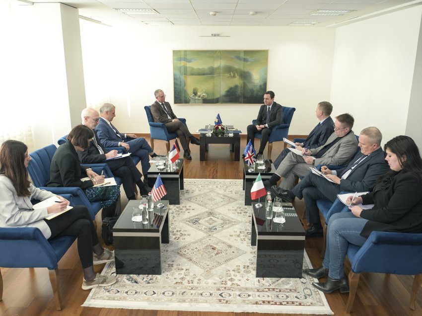 Kryeministri Kurti takoi ambasadorët e shteteve të QUINT-it dhe Shefin e Zyrës së Bashkimit Evropian në Kosovë