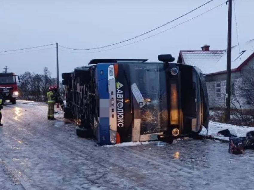 Aksidenti i autobusit në Poloni lë të plagosur 20 ukrainas