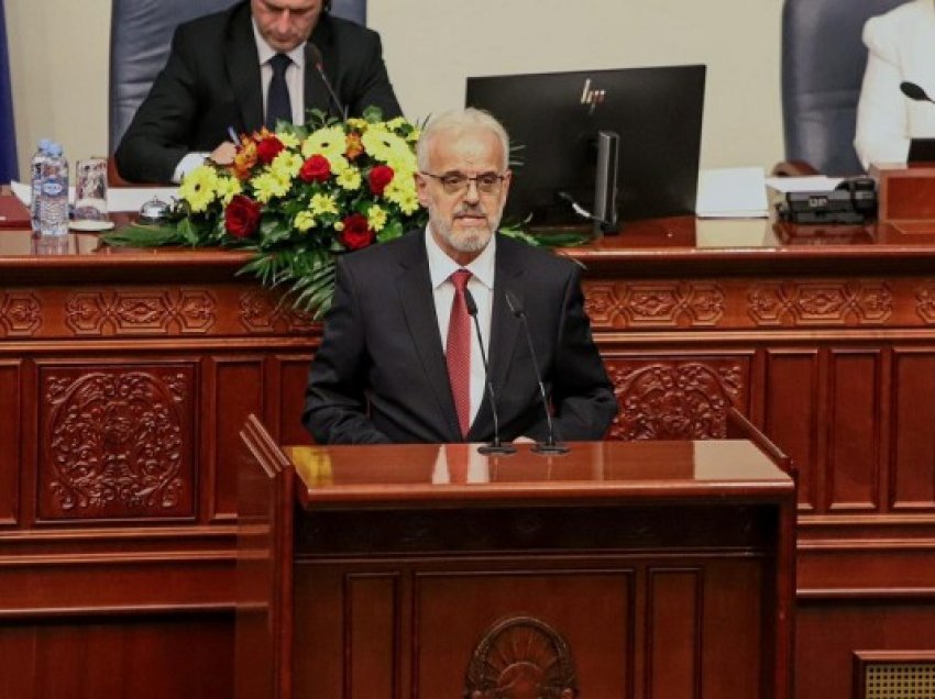 ​Nesër Xhaferi merr detyrën si kryeministër i parë shqiptar