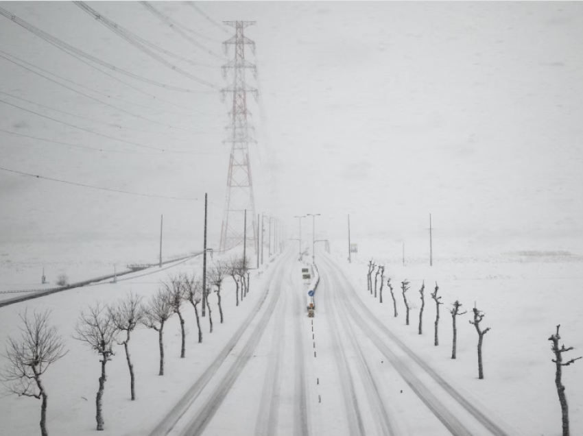 Bora zbardhon hekurudhën në Japoni