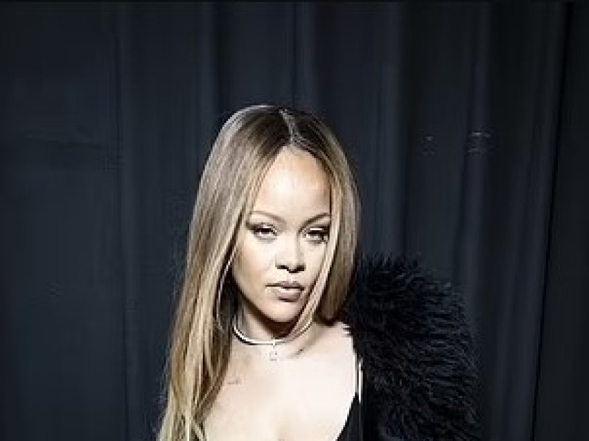 Rihanna vazhdon fundjavën e saj argëtuese në Paris