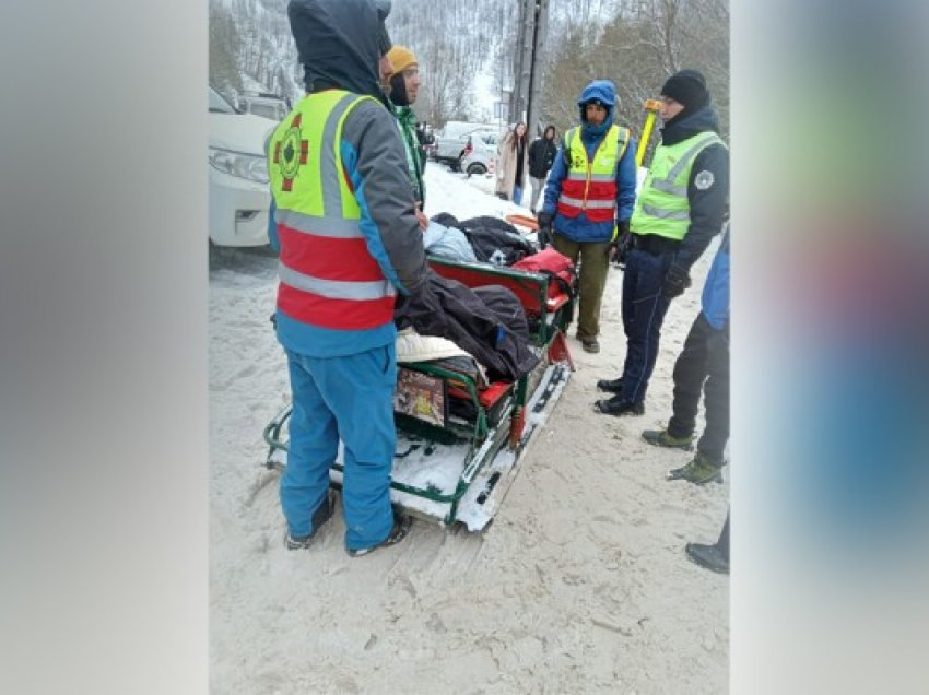 ​Lëndimet gjatë skijimit, Shoqata e Kosovës për Kërkim dhe Shpëtim u ofron ndihmë qytetarëve