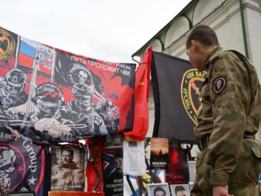 Pavarësisht rebelimit të Wagner-it, Rusia ende nderon mercenarët e vrarë në Ukrainë