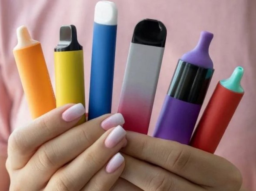 Britania do të ndalojë cigaret elektronike për të mbrojtur shëndetin e fëmijëve